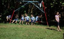 ... im Garten Kinder im Garten Jacira