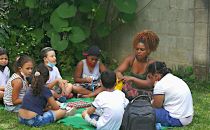 Gruppenarbeit im Garten